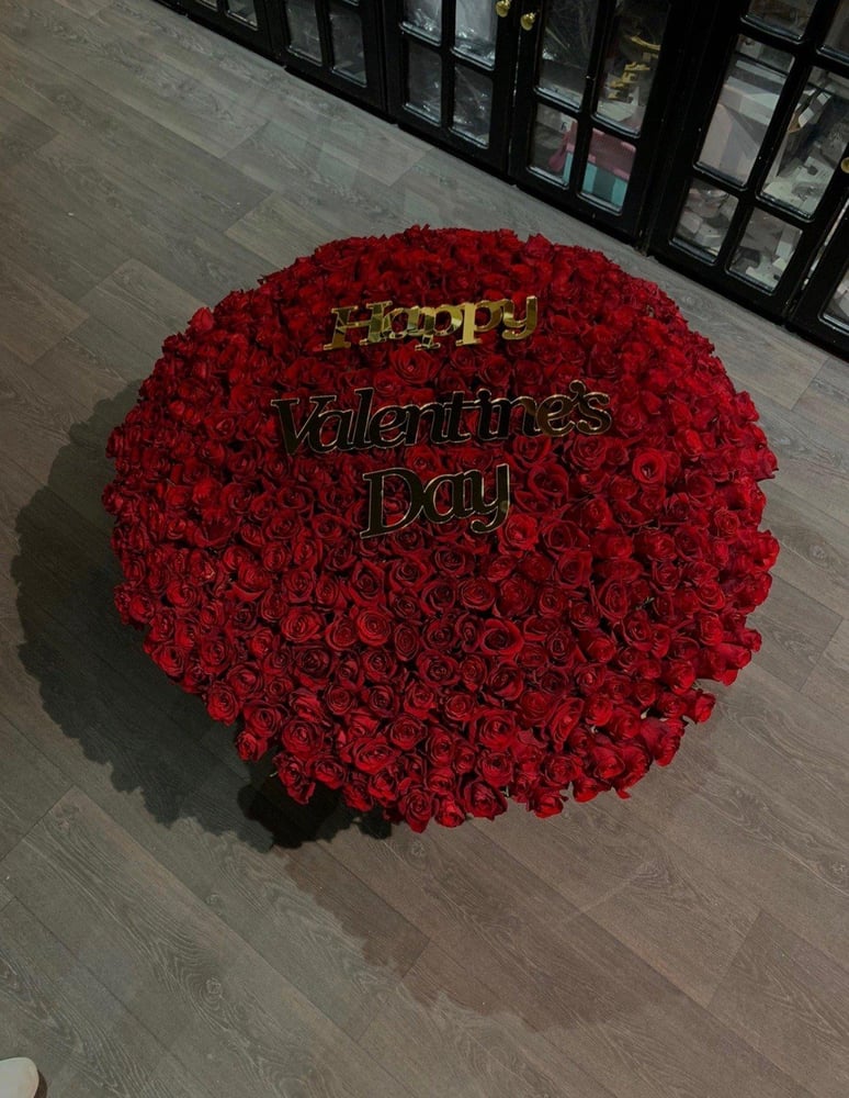 🌹 بوكيه 100 وردة – فخامة المشاعر VIP