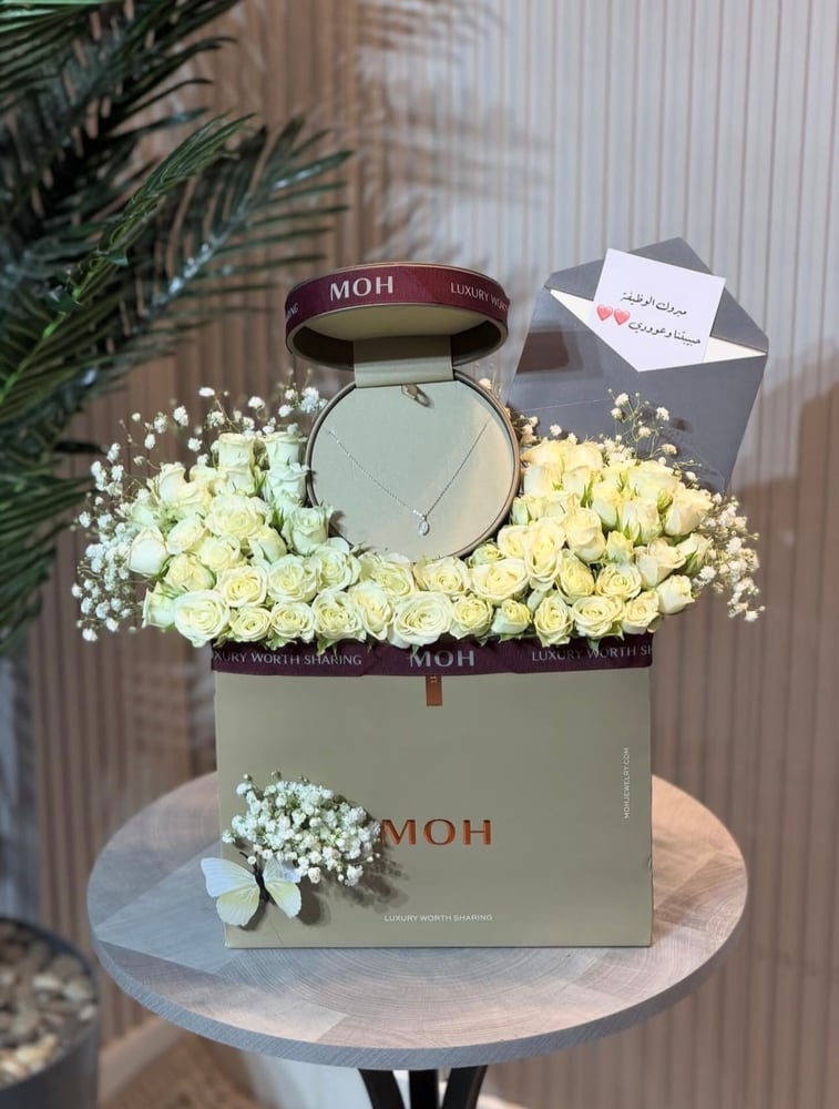 سلسال نسائي فاخر مع تنسيق ورد الكريز الانيق