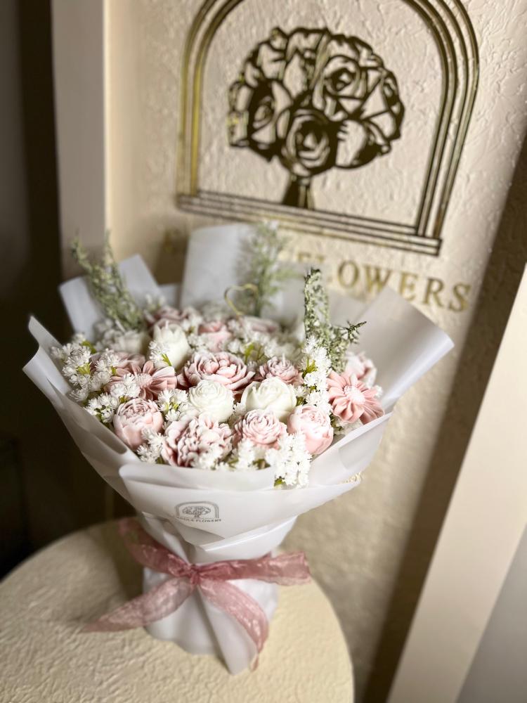 Light pink bouquet باقة لايت بنك