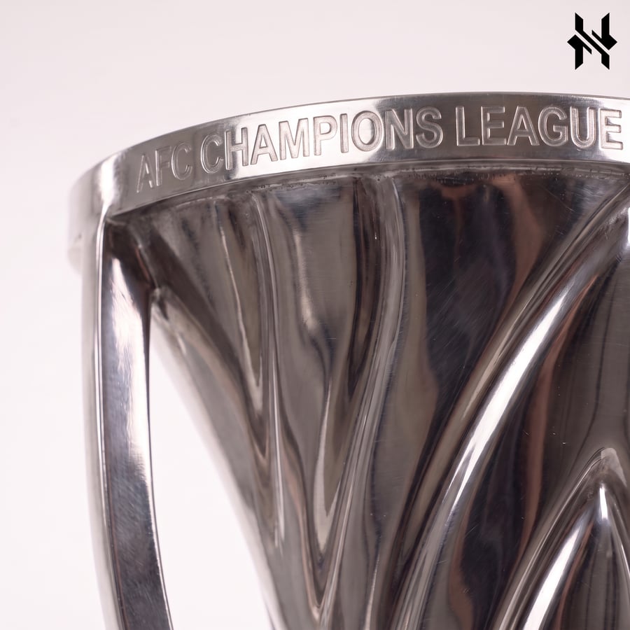 تفاصيل نقش AFC Champions League Elite على الحافة العلوية للكأس