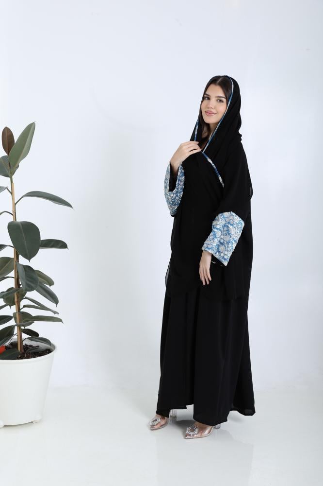 عباية كريب المتميزة بنقشة هندية طرف الاكمام ، مع الطرحة