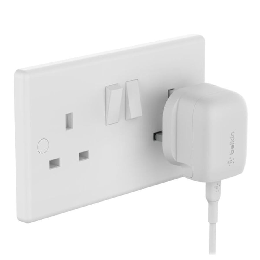 شاحن جداري بيلكن بمنفذ USB-C بقوة 20 واط مع كيبل USB-C إلى USB-C - أبيض