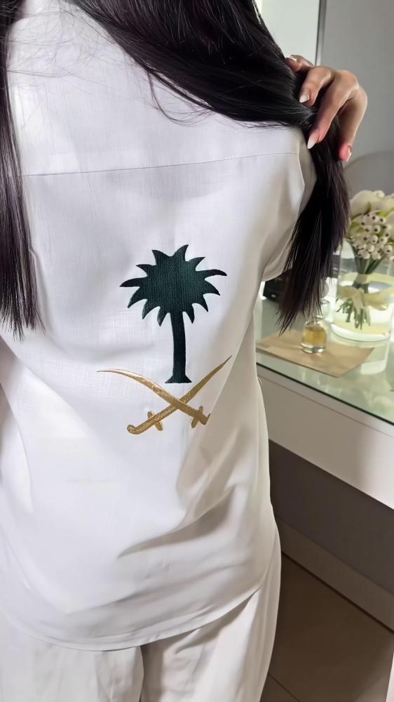 قميص لينن بتطريز سيفين ونخلة