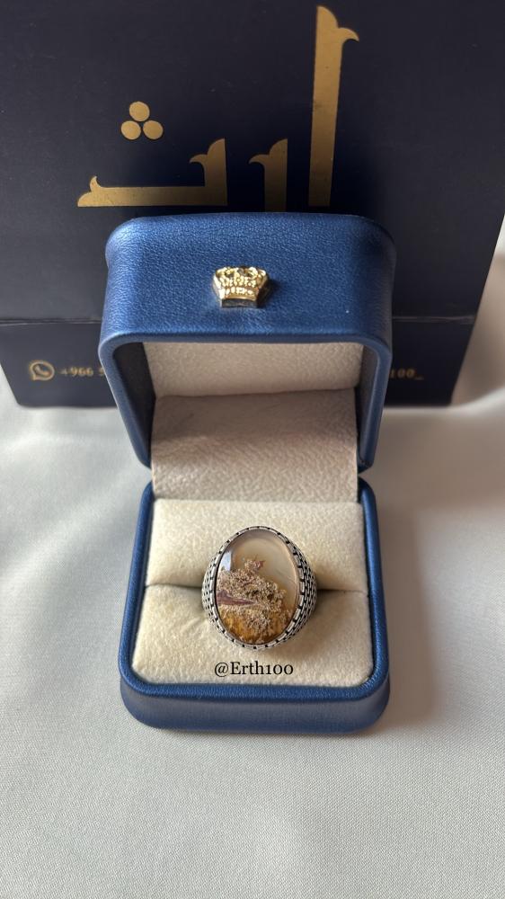 Men's silver ring 925 karat topped with natural original Yemeni agate.