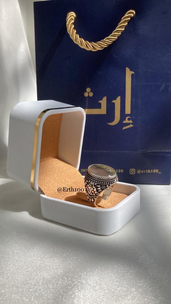 خاتم رجالي فضة عيار 925 مُتوج بالعقيق اليماني الطبيعي الأصلي.