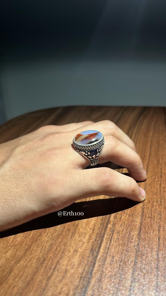 Men's silver ring 925 karat topped with natural original Yemeni agate.
