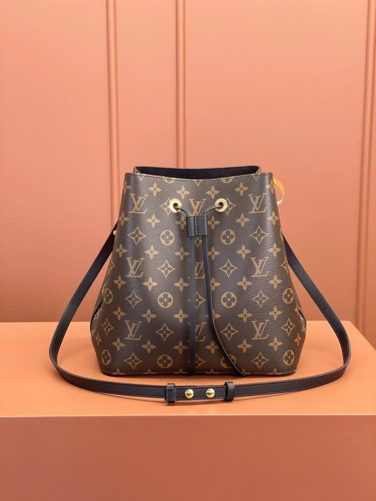 Louis Vuitton NÉONOÉ size 26cm