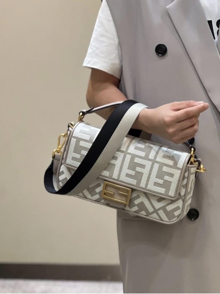 Fendi Baget 27