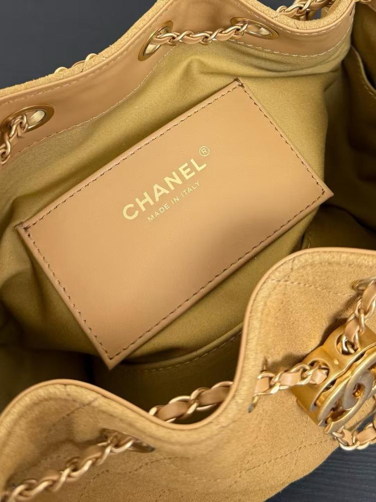 Chanel 25 bag size 20 cm