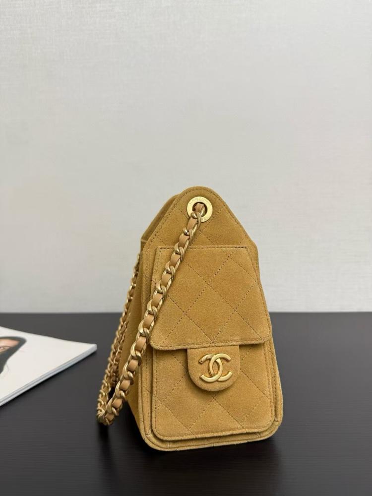 Chanel 25 bag size 20 cm