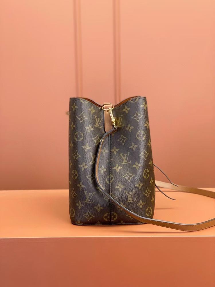 Louis Vuitton NÉONOÉ size 26cm