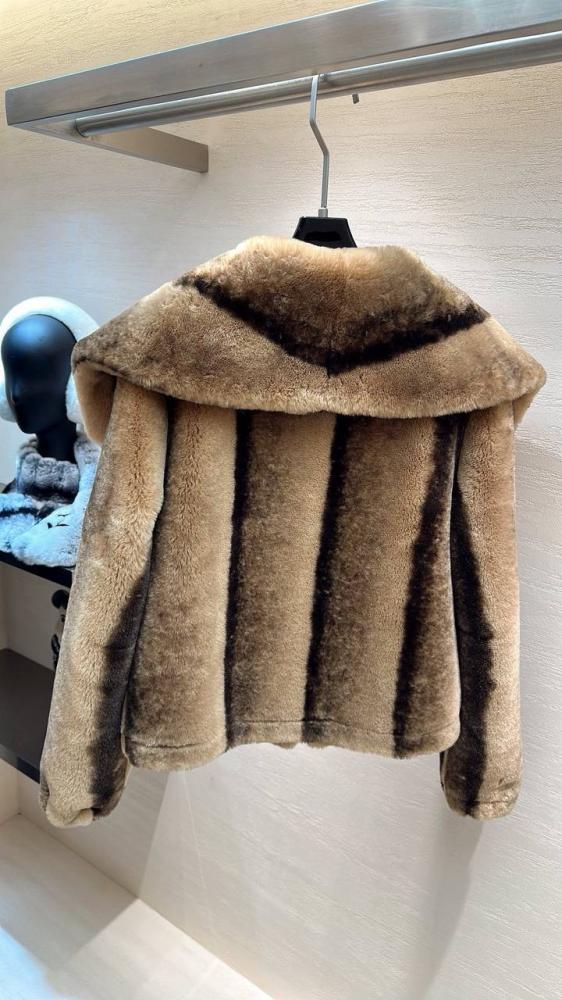 Fendi معطف شتوي