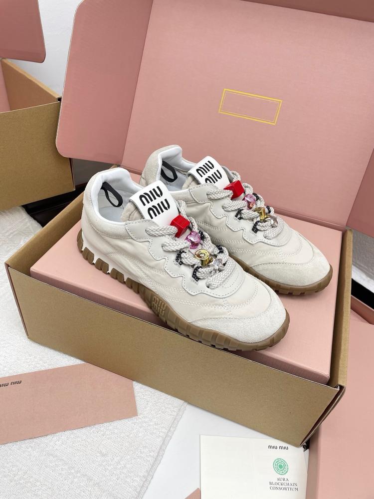 سنيكرز miu miu