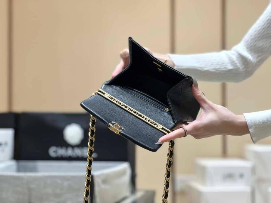 شنطة شانيل "مات " 15 cm