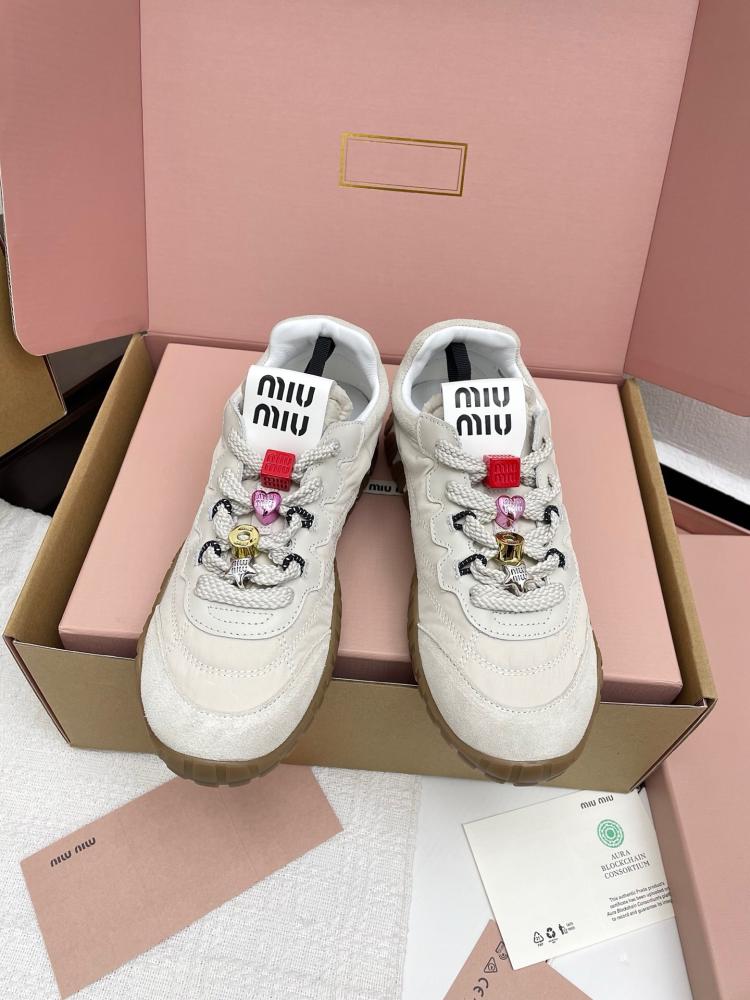 سنيكرز miu miu
