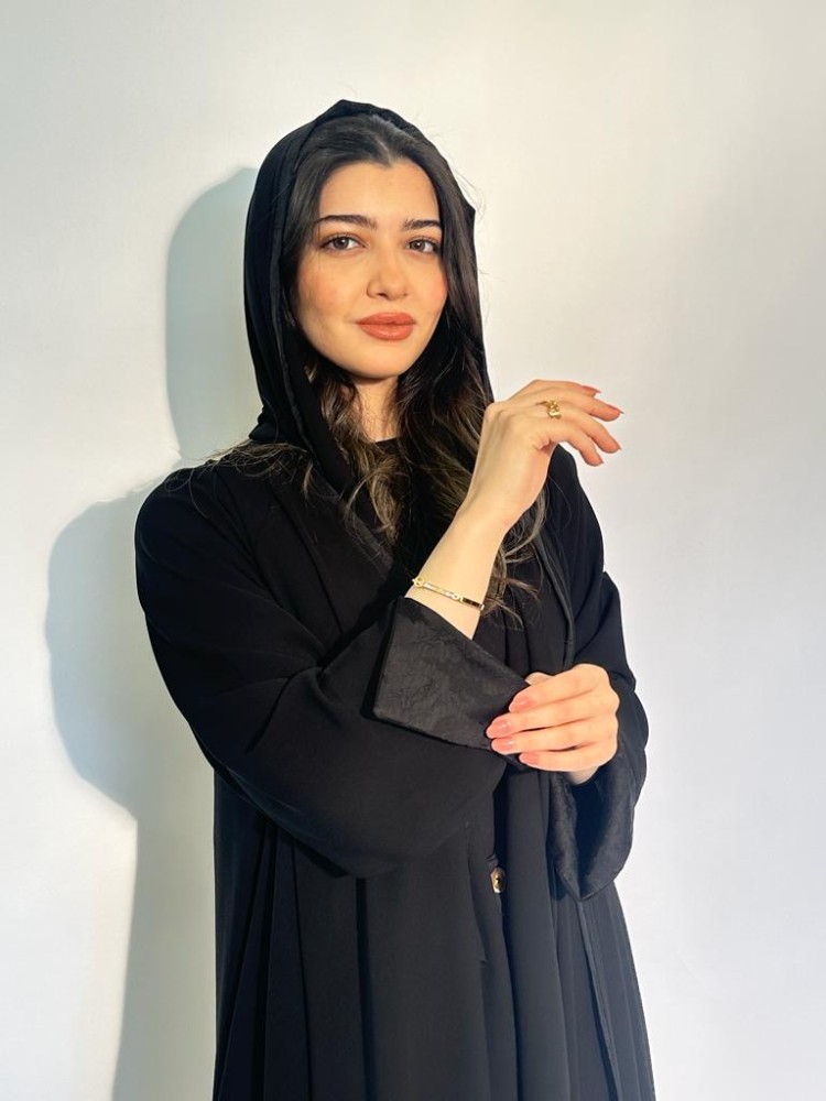 عبايه كلوش لون اسود