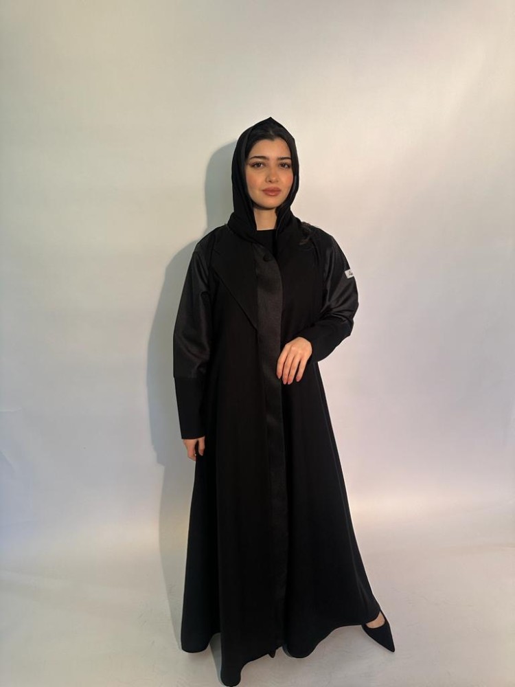 عبايه مودرن لون اسود