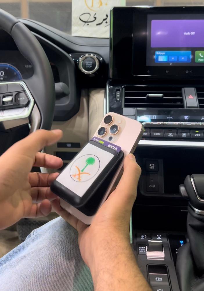Magnetic card holder wallet for mobile