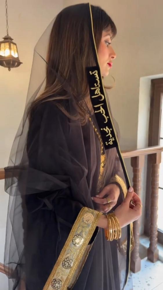 Foundation dress, crumpled, with your black shawl