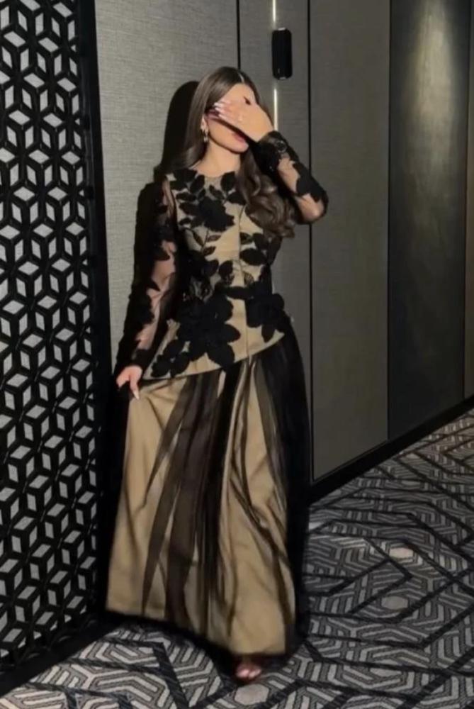 فستان واسع بأكمام طويلة أسود وذهبي T-345