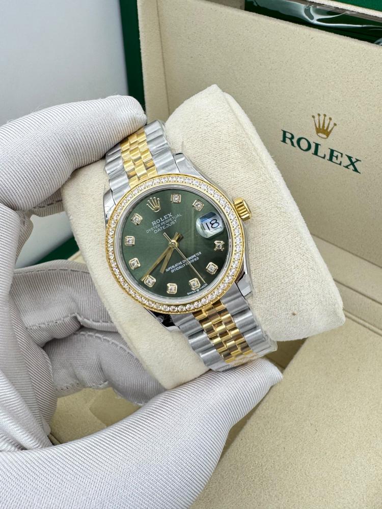 توفرت من جديد رولكس نسائي ماستر   ROLEX   رولكس رجالي  موديل دي جست  فصوص زركون   ماستر مكينه سويسري  مقاس ٣١ مم  استاليس استيل    توجد علبه وكيس طبعه باسم الماركه ب ١٥ ريال  او علبت الآصلي ب ١٠٠ ريال