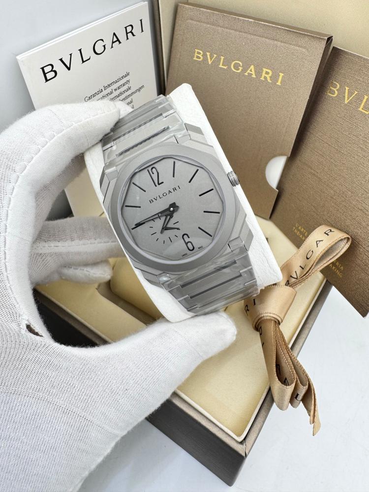 توفرت بولغاري فينيسيمو    BVLGARI   بولغاري رجالي  موديل فينيسيمو  ماستر مكينه سويسري   اصدار مميز  حركه اتوماتيك  تيتانيوم    توجد علبه وكيس طبعه