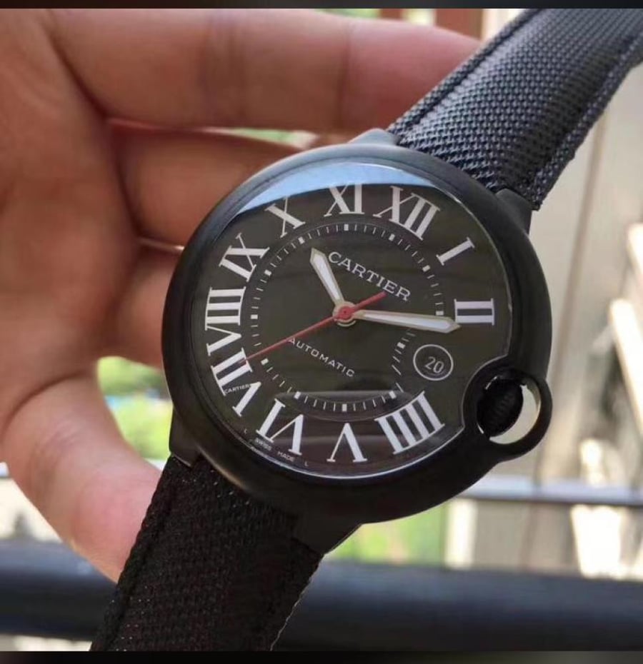 ساعة كرتير رجالي   ماركة كارتيه                                          موديل بالم بلو بلاك  .  السير جلد    المقاس40 Mm    مكينه بطاريه                          تقليد درجه اولى هاي كواليتي - طبق الأصل تماما