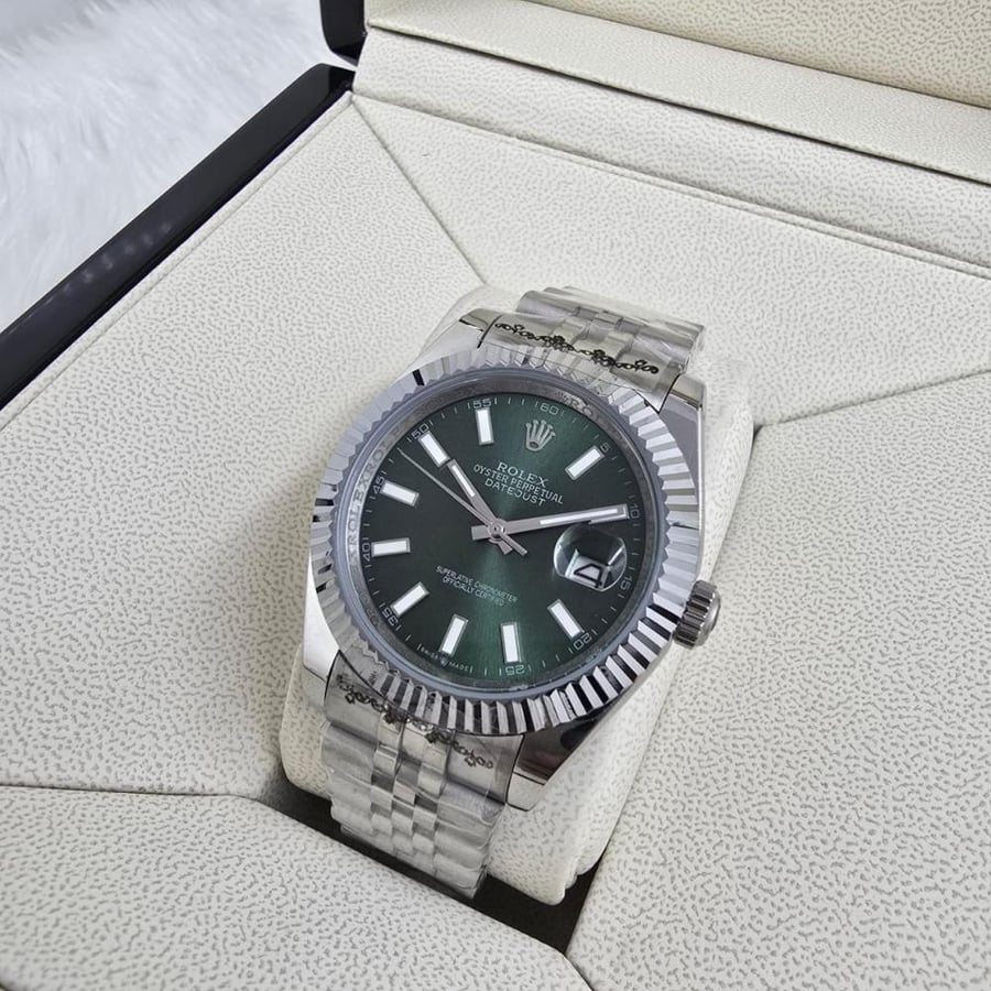 متجر الشيوخ   ماركة رولكس  ROLEX                                         موديل دات جست  .  السير استيل    المقاس40 Mm    مكينه اوتوماتيك                            تقليد درجه اولى هاي كواليتي - طبق الأصل تماماً .   .