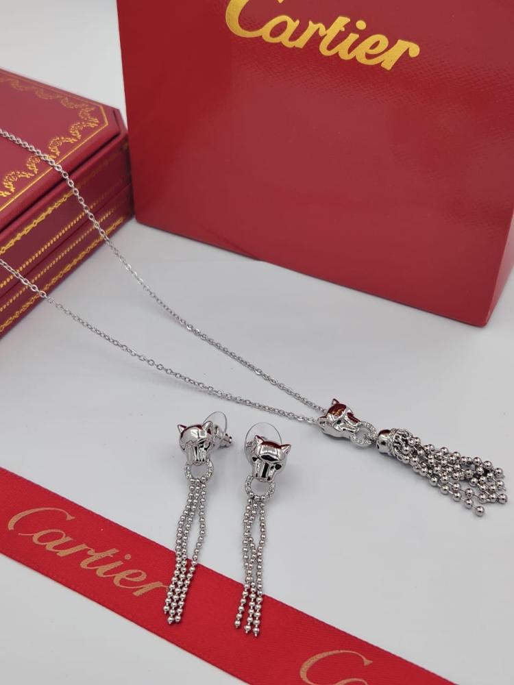 Women's ring and necklace of the first class with accessories printed