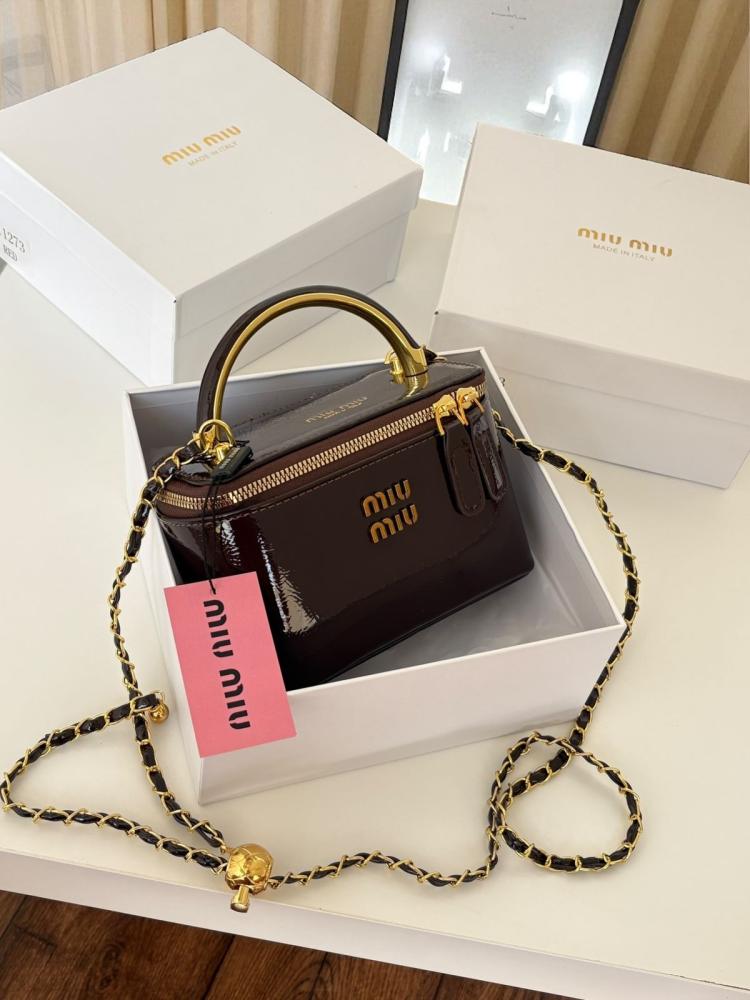 Women's bag of a well-known brand, same as the picture, with accessories
