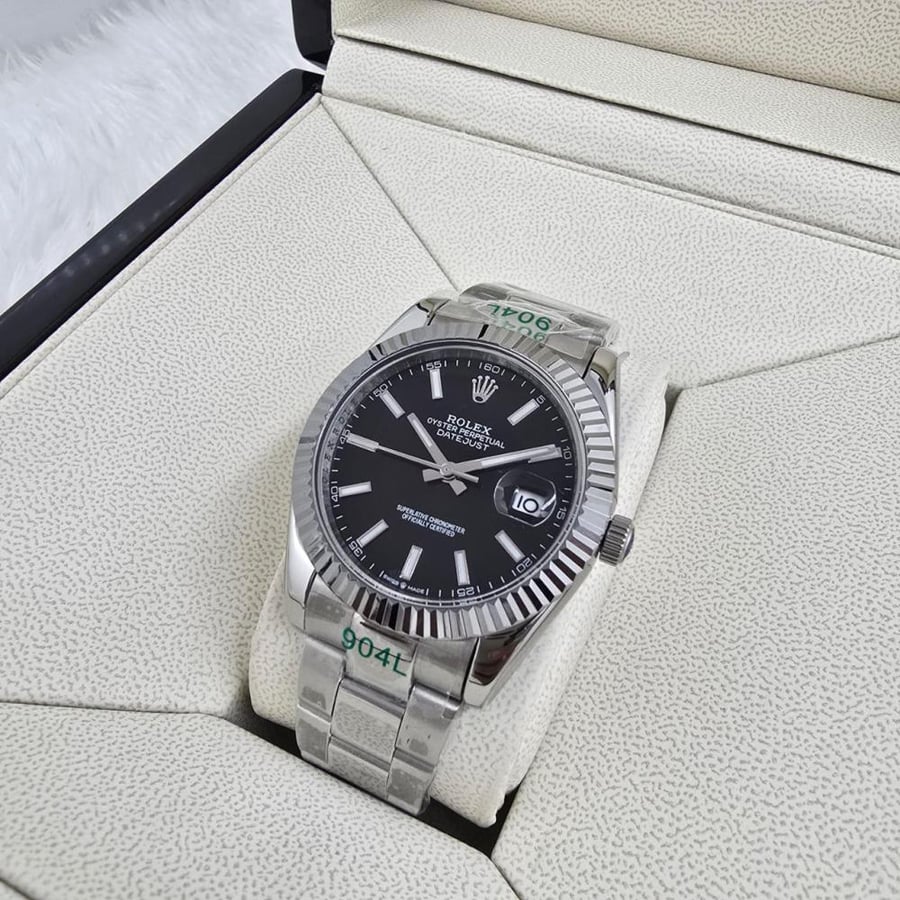 متجر الشيوخ   ماركة رولكس  ROLEX                                         موديل دات جست  .  السير استيل    المقاس40 Mm    مكينه اوتوماتيك                            تقليد درجه اولى هاي كواليتي - طبق الأصل تماماً .   .