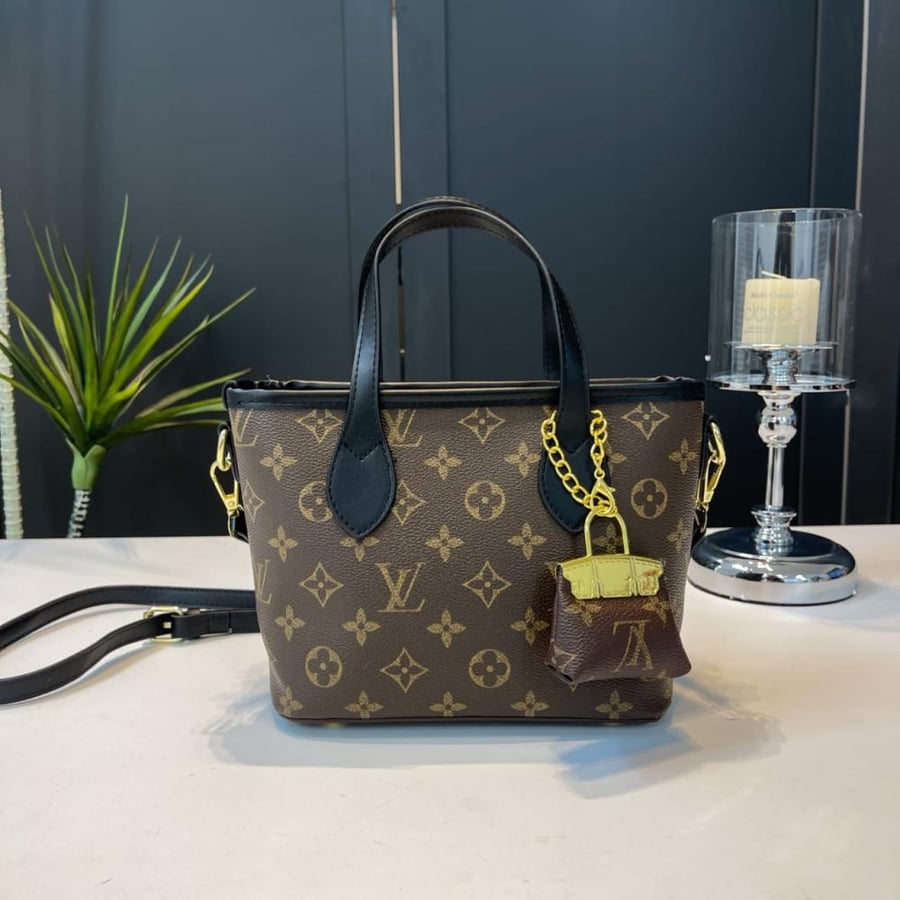 Women's bag of a well-known brand, same as the picture, with accessories