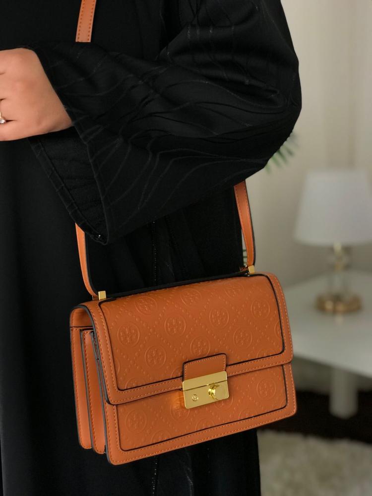شنطه نسائي ماركه معروفه نفس الصوره مع الملحقات