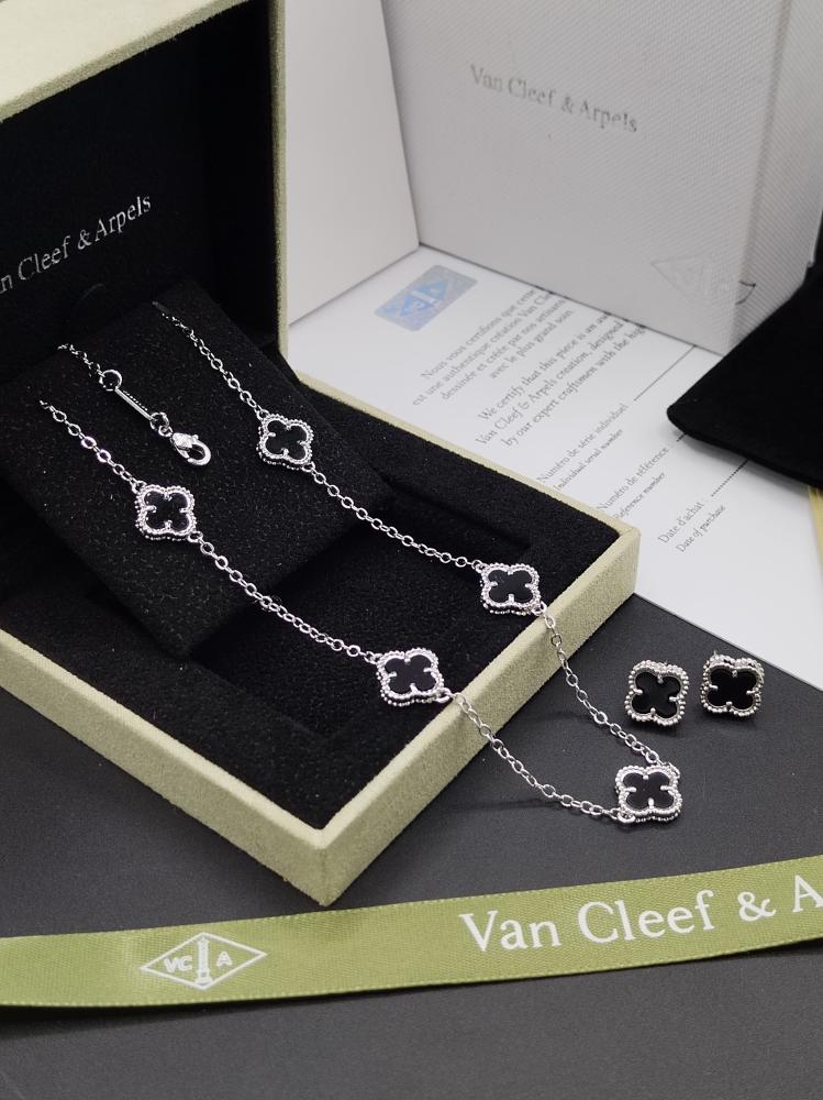 Van Cleef women's necklace and earrings set