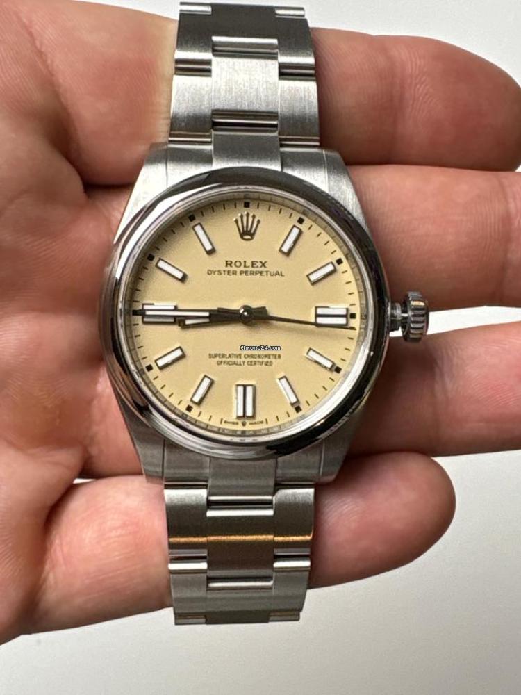 رولكس اويستر بربتشوال                                         موديل رجالي    .  ايطار ناعم        مقاس  41 Mm               مكينه  اوتوماتيك                               درجه اولى هاي كواليتي - طبق الأصل تماماً .  .