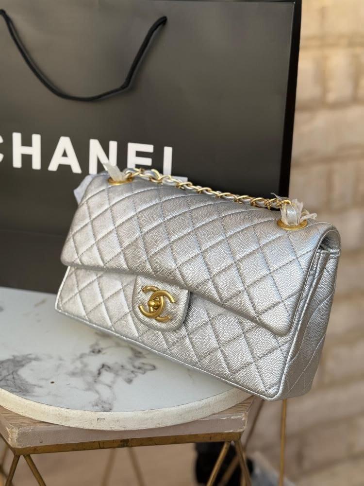 Women's bag of a well-known brand, same as the picture, with accessories