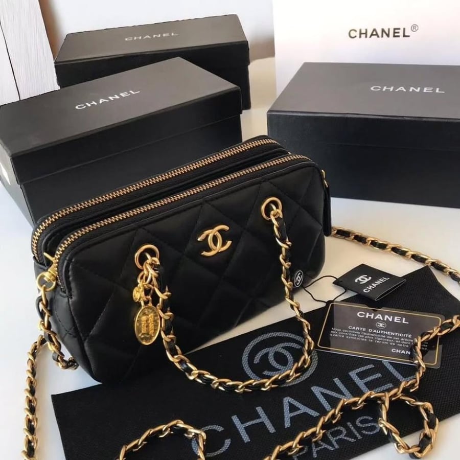 Women's bag of a well-known brand, same as the picture, with accessories
