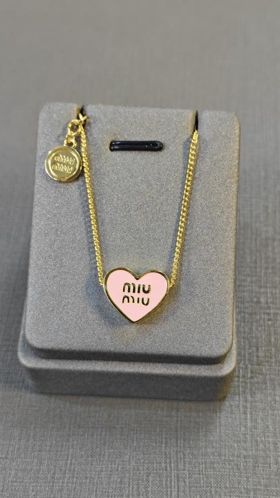 سلسال miu miu شامل الملحقات
