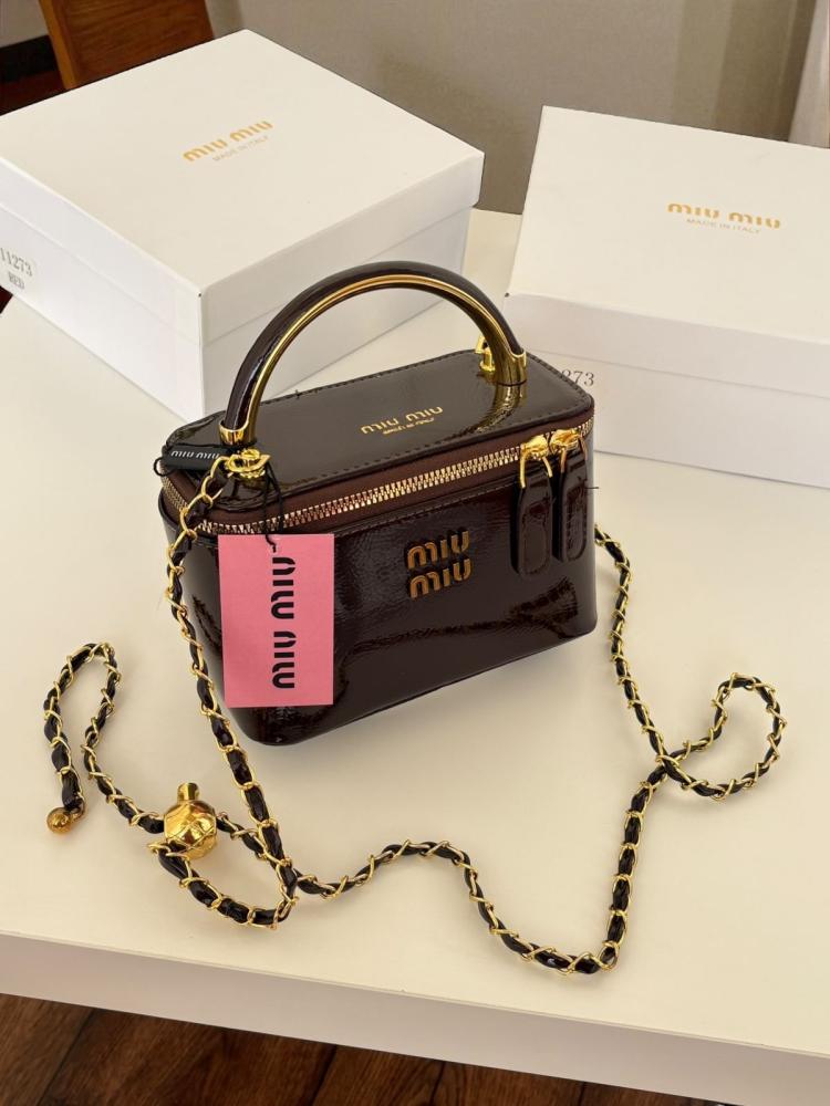 Women's bag of a well-known brand, same as the picture, with accessories
