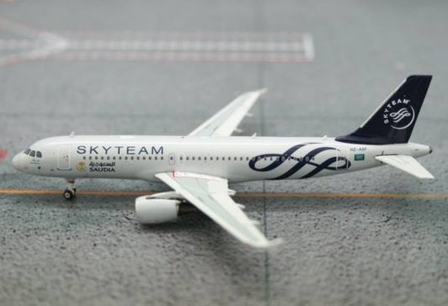 مجسم الخطوط السعودية A320 سكاي تيم مقاس 1:400