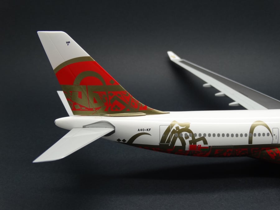 مجسم طيران الخليج A330-200 مقاس 1:200
