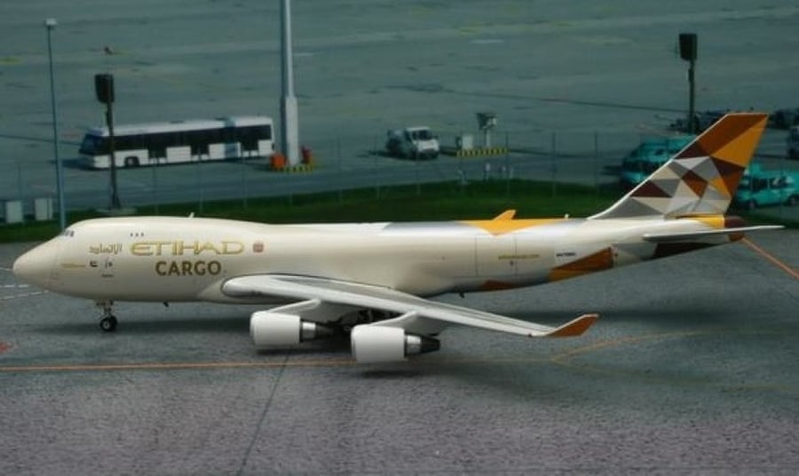 مجسم طيران الاتحاد للشحن FB747-400 مقاس 1:400