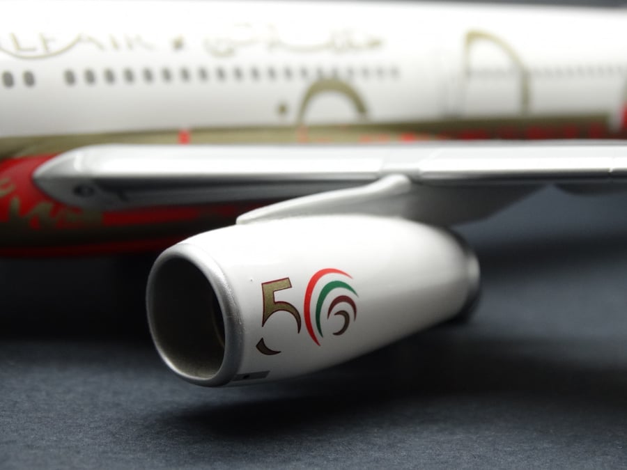 مجسم طيران الخليج A330-200 مقاس 1:200