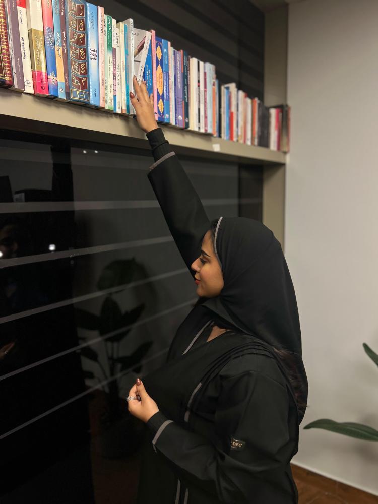 عباية كتان بخطوط رمادي