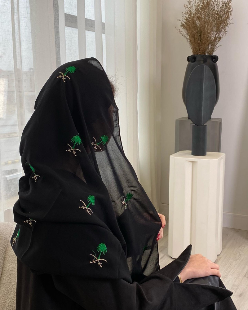 سيفين ونخلة