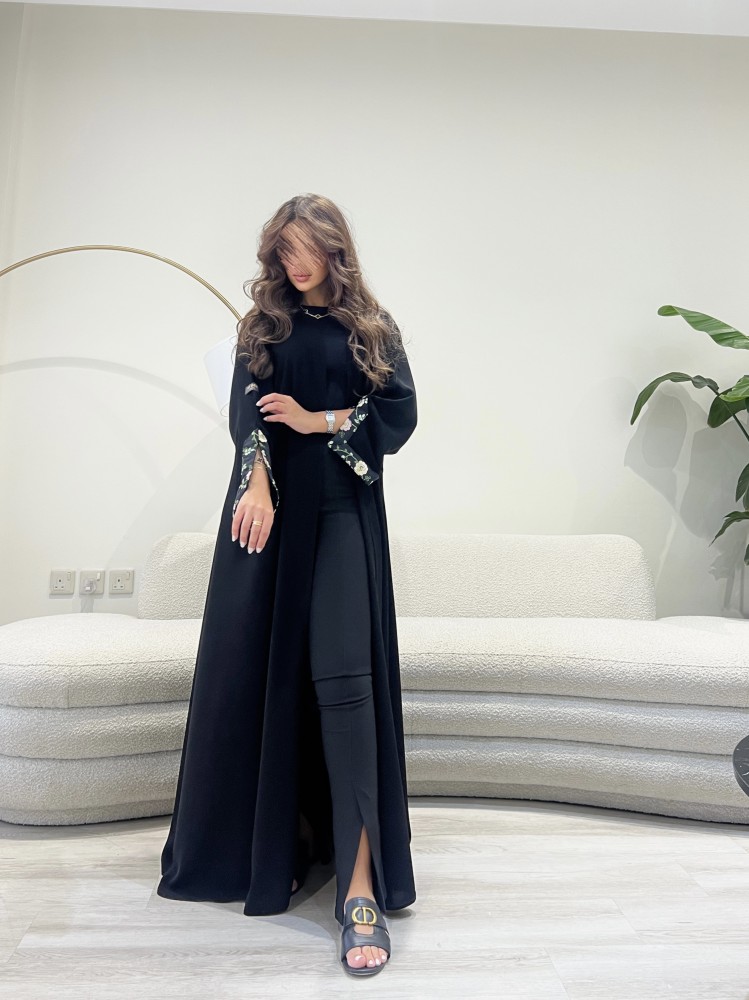 Royal crepe abaya in black with pink edges