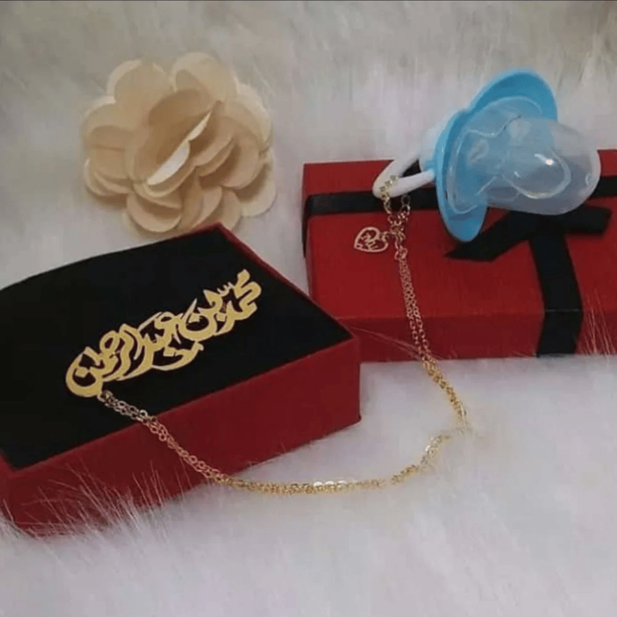 بروش مطلي بالذهب أو الفضة بالأسم حسب طلبك