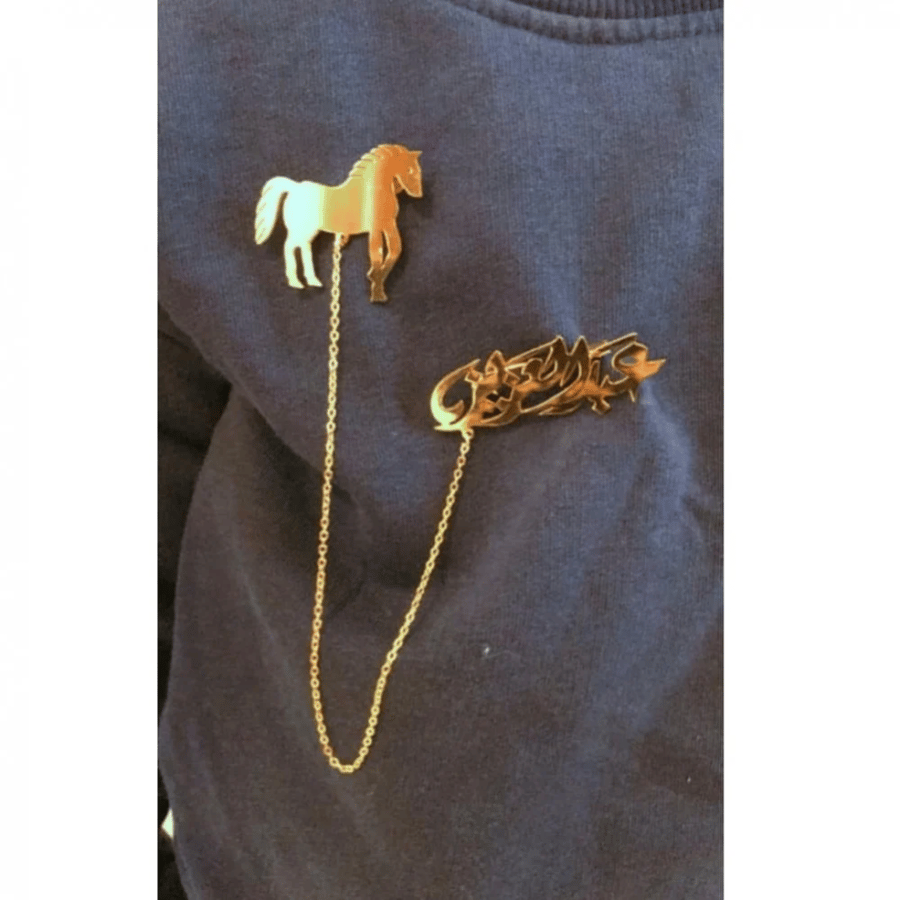 Two-piece brooch plated with gold or silver with the name according to your request