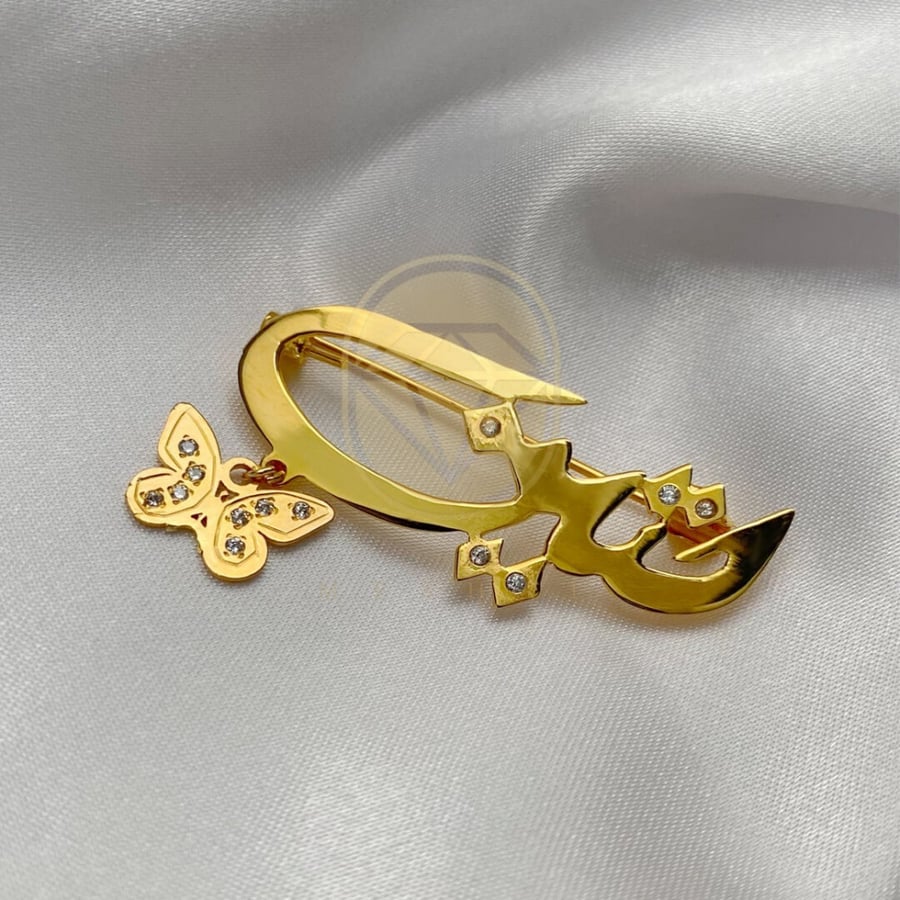 بروش مطلي بالذهب مع فصوص زركون بالأسم حسب طلبك