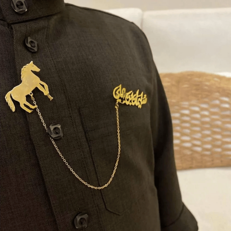 Two-piece brooch plated with gold or silver with the name according to your request